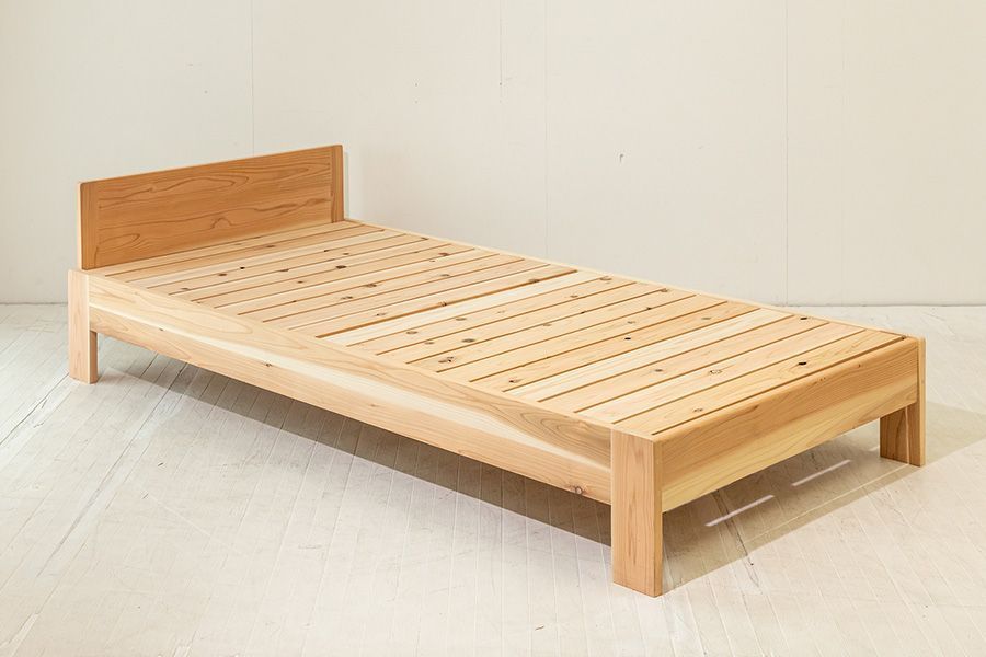 岐阜県産のスギで作られたベッド